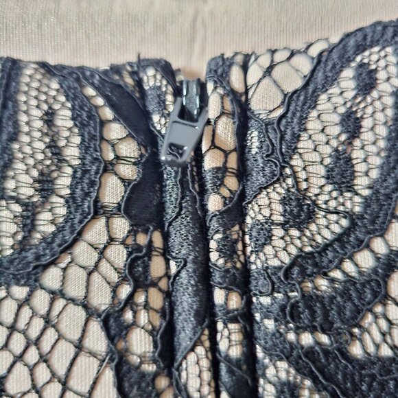 Mini Scuba Material Skirt. Lace Look, Back Zipper Closure, Size M - Picture 5 of 9